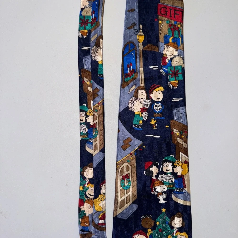 Peanuts Christmas Silk Tie Mens OS Navy Blue Charlie Brown Snoopy Caroling USA